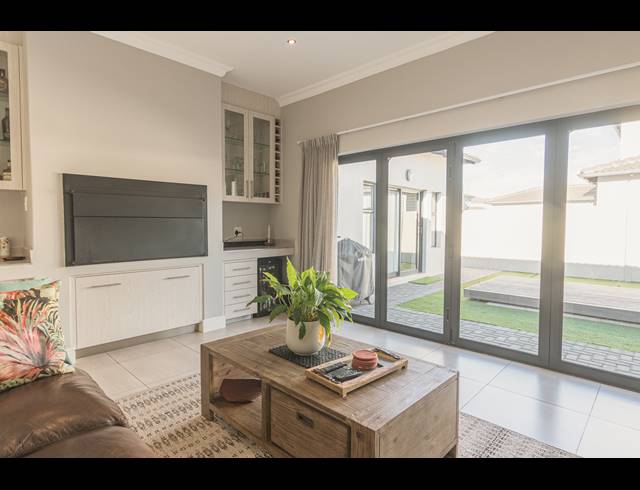 4 BEDROOM FREEHOLD FOR SALE IN PARKLANDS NORTH